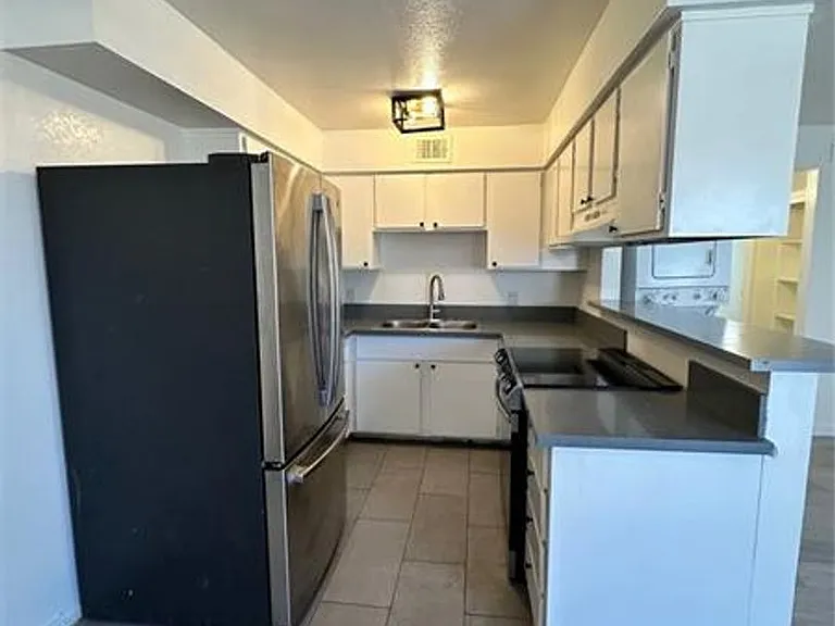 4920 Stanley Ave — Photo 32