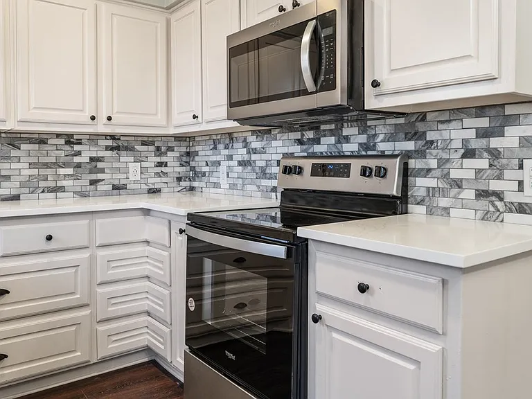 208 N Coleman St — Photo 12