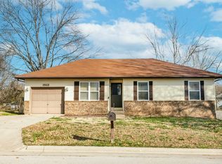 1513 W Meadow St, Ozark, MO 65721