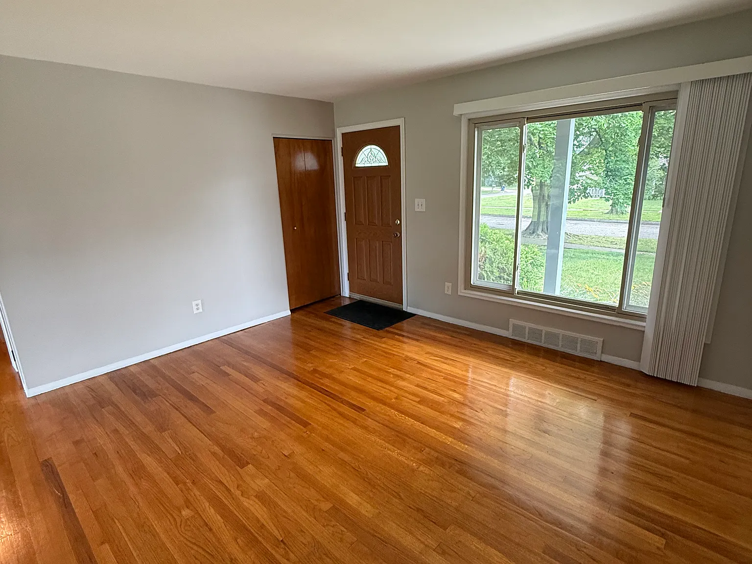 3 bed, 1550 sqft, $2,050 — Photo 3