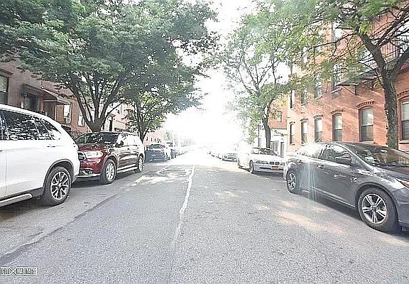 5th image of 138 De Graw St #2