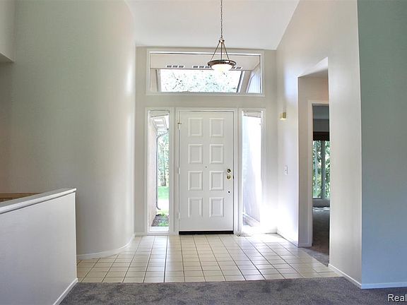 3rd image of 33633 Vista Dr #1