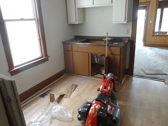 5th image of 3206 S 52nd Ct