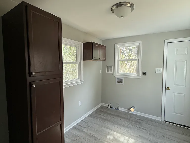 807 Williams St — Photo 3