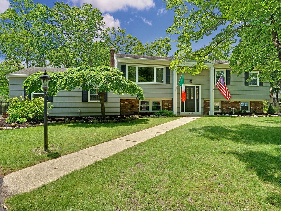 1st image of 435 Colleen Ct