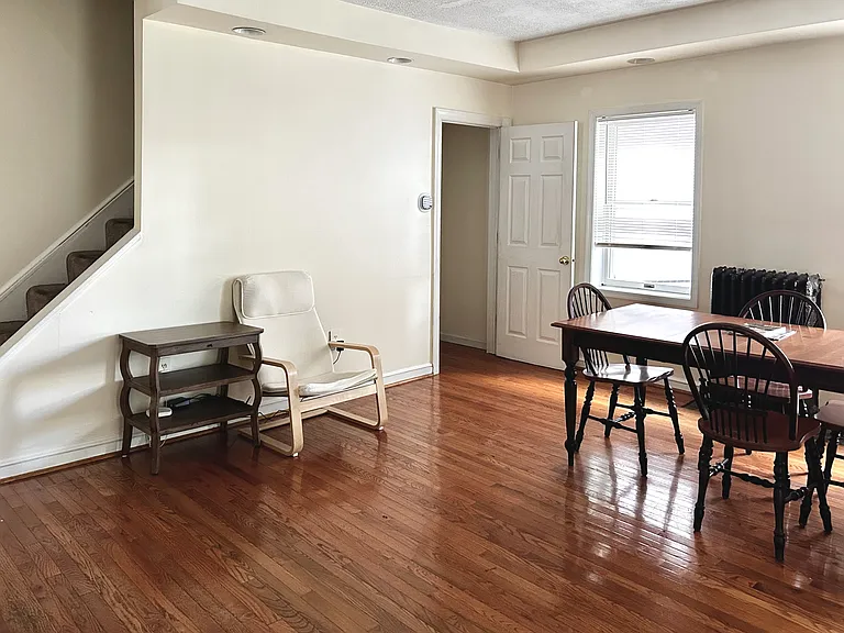 161 Krams Ave — Photo 2