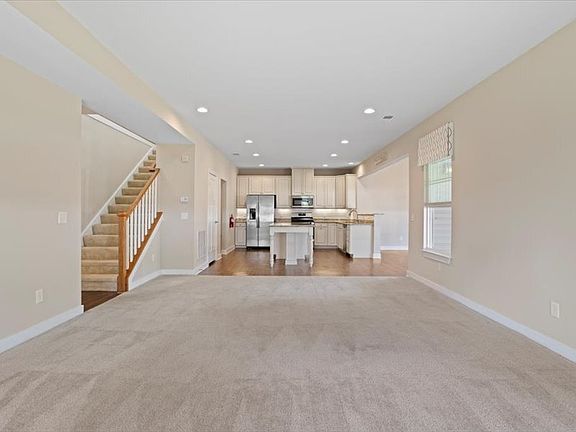 3rd image of 120 Thames Valley Dr