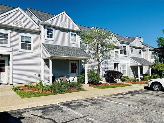 4th image of 28 Kent Ct