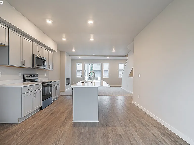 1436 N Steiwer Ln — Photo 12