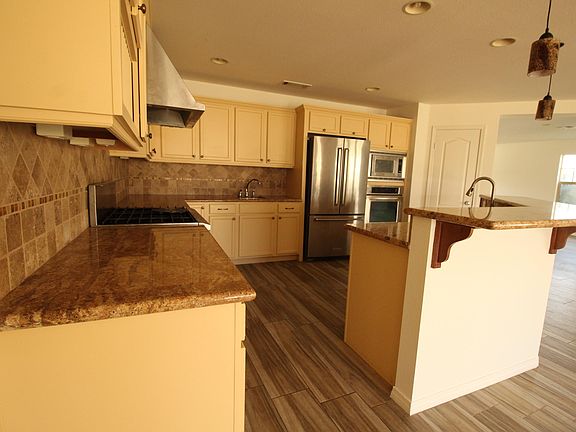 3rd image of 43022 Artesia Ct