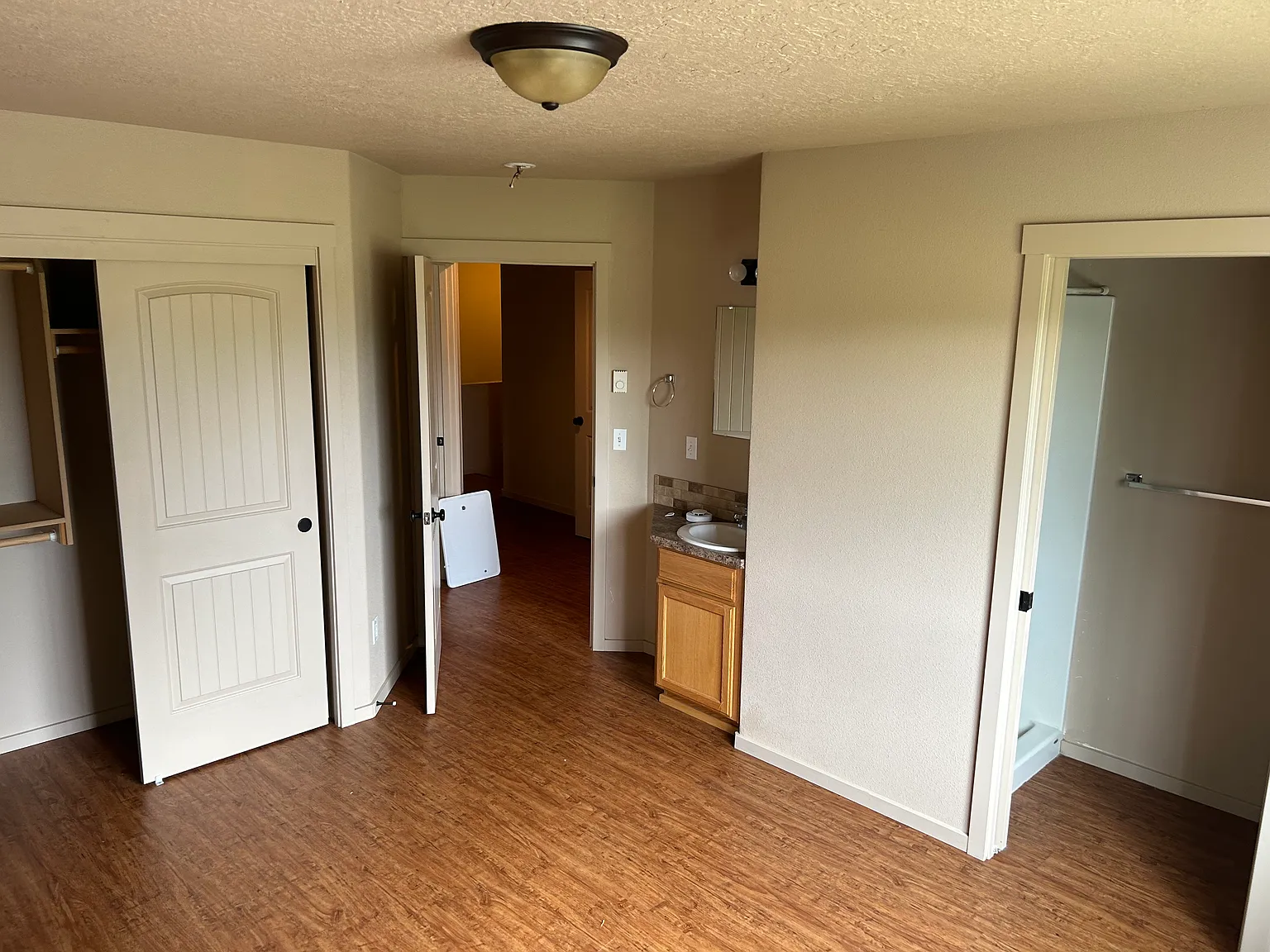 3 bed, 3.5 bath, 1352 sqft, $1,975 — Photo 4