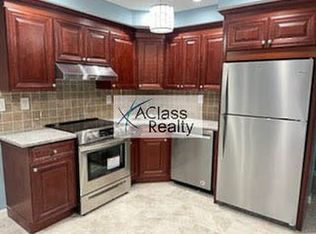 20-61 36th St #1G, Astoria, NY 11105