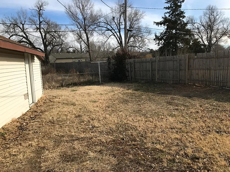 808 Gene St — Photo 18