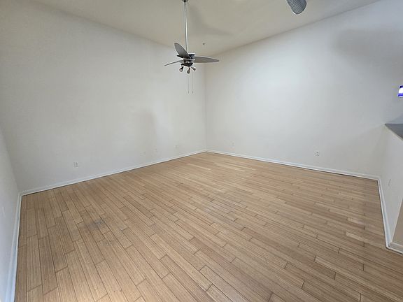 4th image of 917 W Marshall St #202