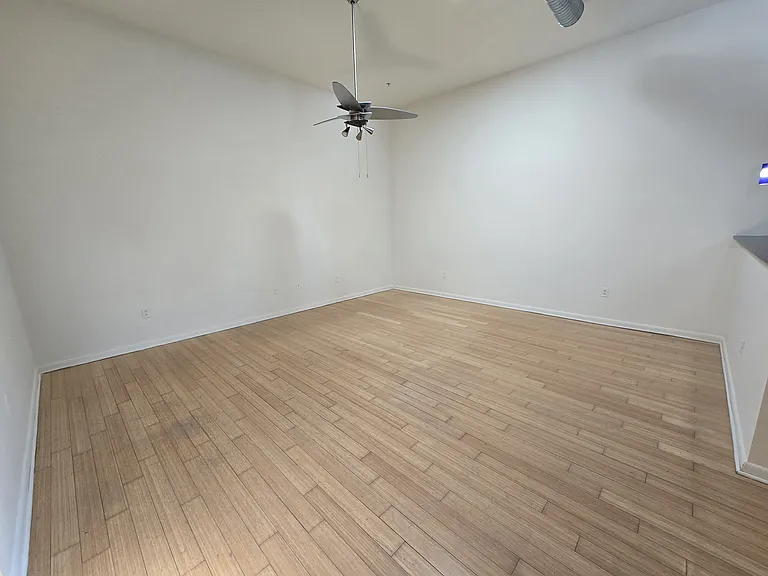 917 W Marshall St #202 — Photo 4