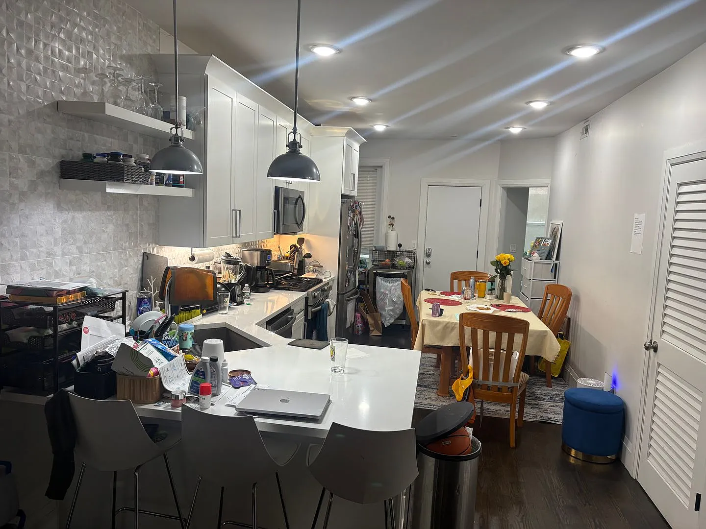 Amazing 3 bed 2 bath in Brookline! — Photo 2