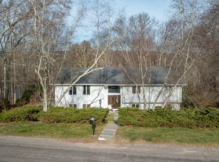 37 Trumbull Rd, Waterford, CT 06385