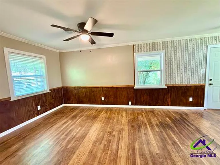 111 Marilyn Dr — Photo 4