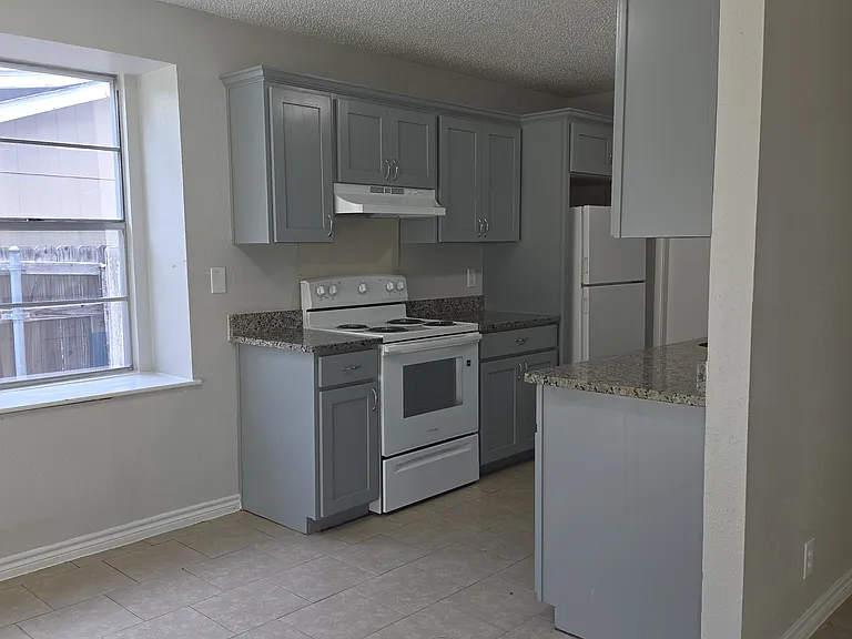 10562 Bounty Dr — Photo 19
