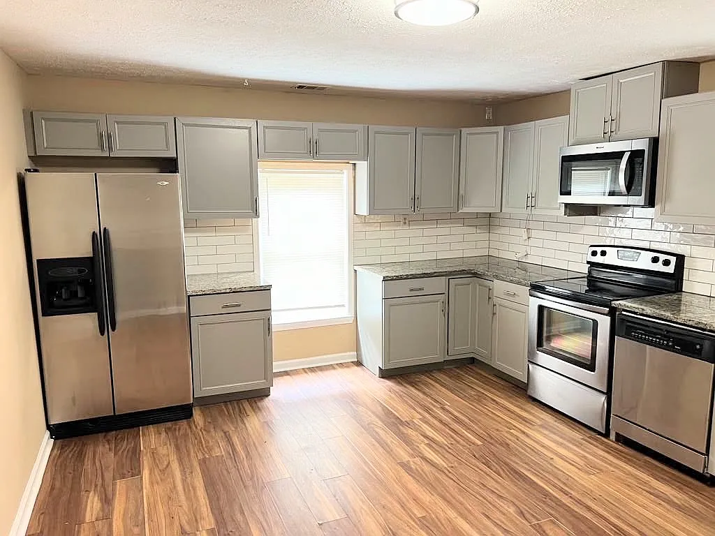 3 bed, 1501 sqft, $1,800 — Photo 3