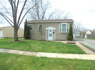 710 Sunset Cir, Streamwood, IL 60107