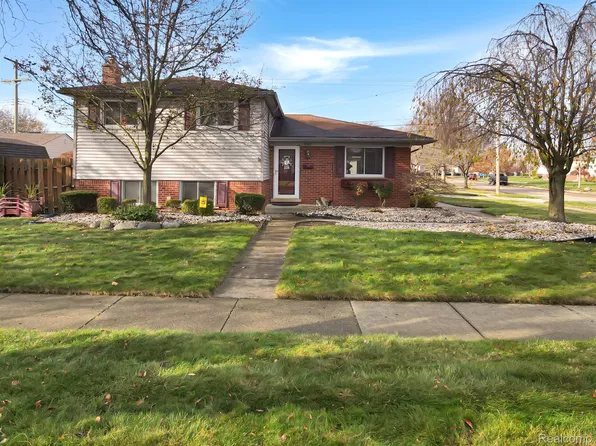 9037 N Hubbard St, Livonia, MI 48150