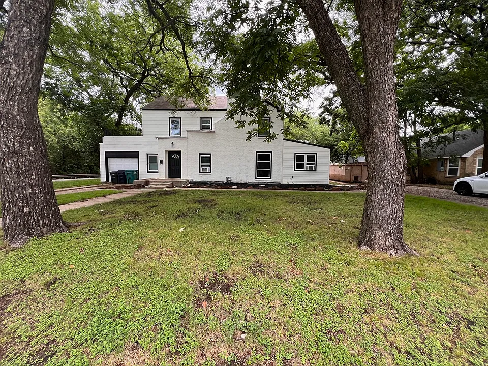 622 N Austin St