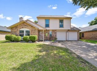 905 Clark Trl, Grand Prairie, TX 75052