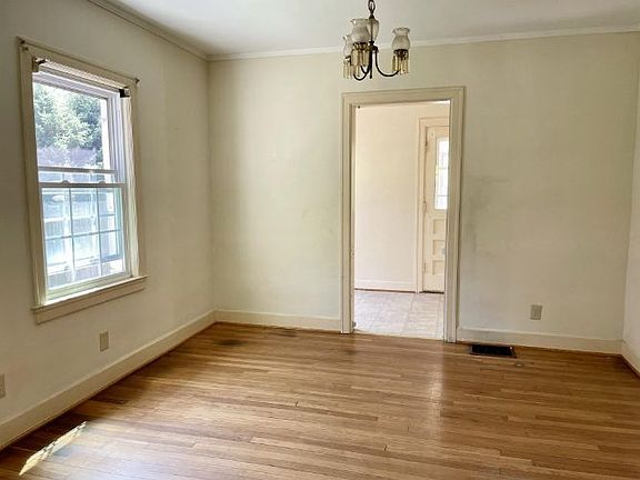 5th image of 414 Queensway Dr