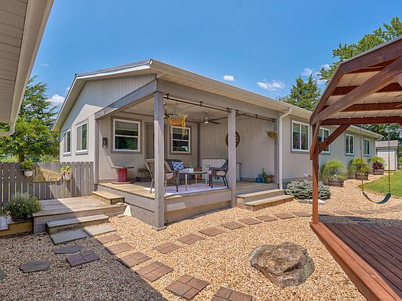 2nd image of 1037 Pastoral Road