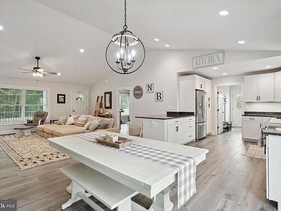 5th image of 7479 Twin Oaks Ln