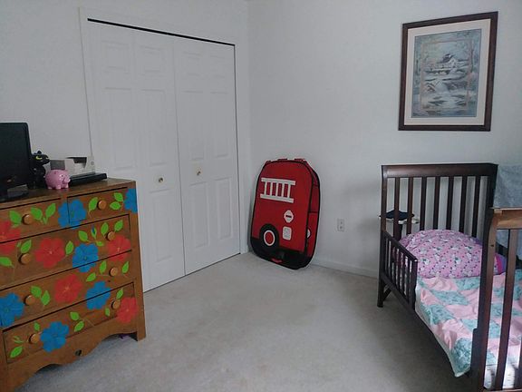 5th image of 1021 E Lincoln St APT 5