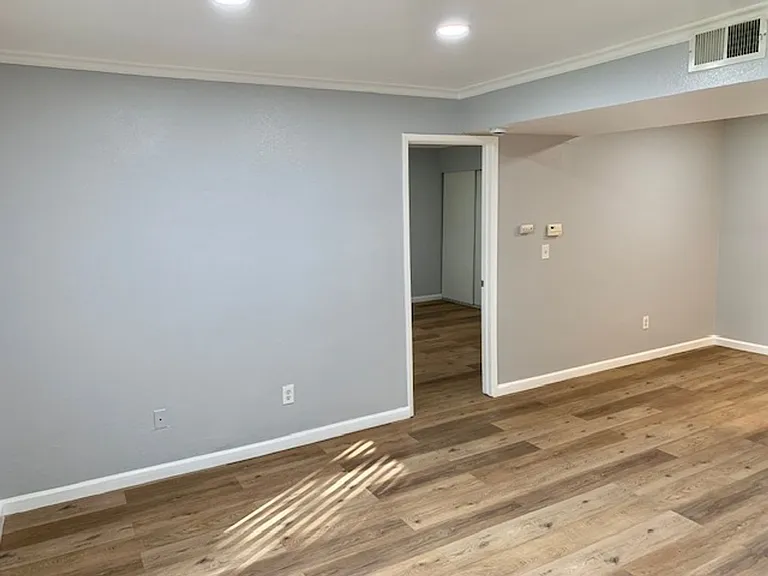 1163 Lakeview Cir — Photo 2