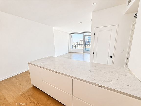 5th image of 1050 S Grand Ave #1003