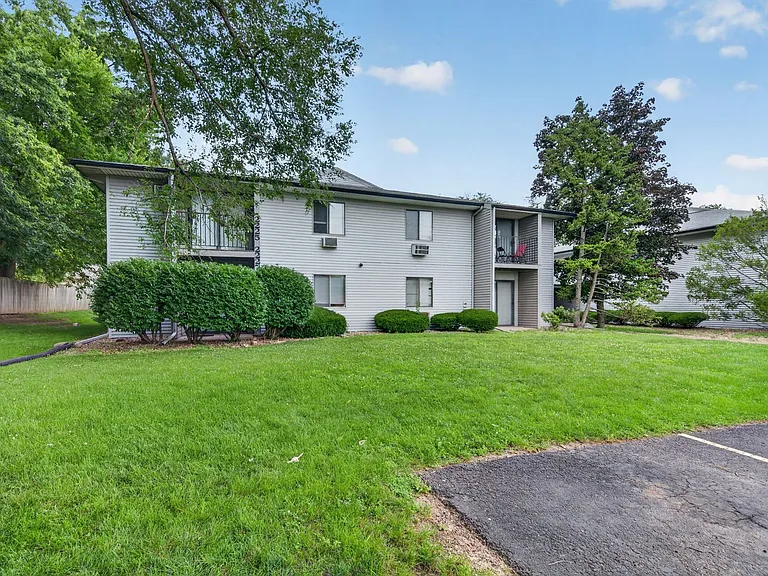 Willow Knolls Apartments — Photo 31