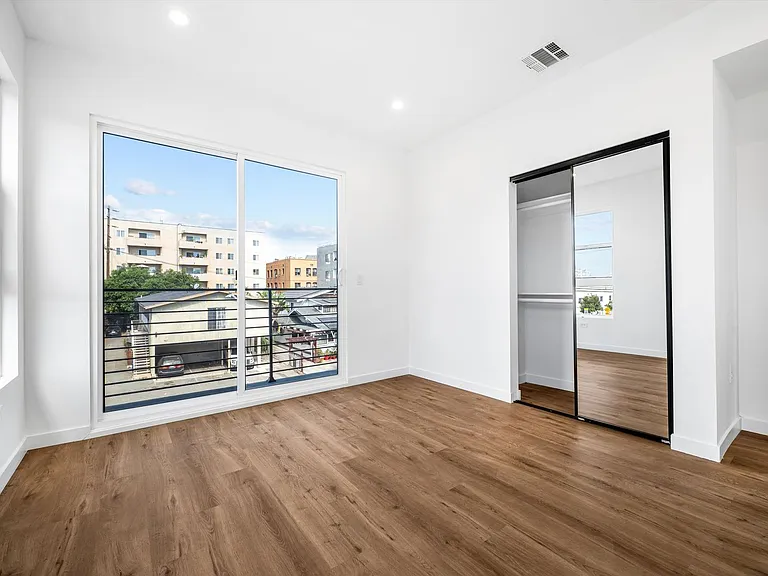 926 S Harvard Blvd — Photo 6