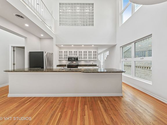 5th image of 1410 N North Park Ave