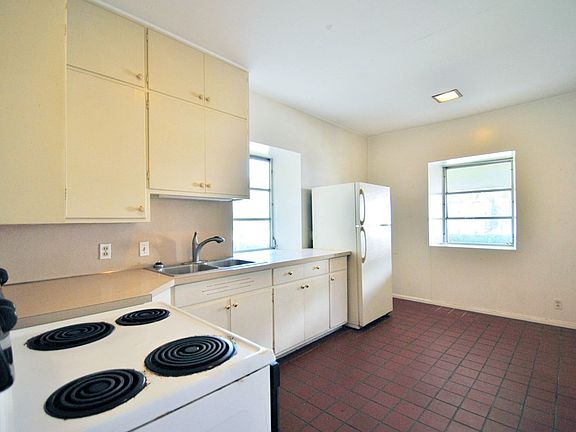 4th image of 403 W Schubert St