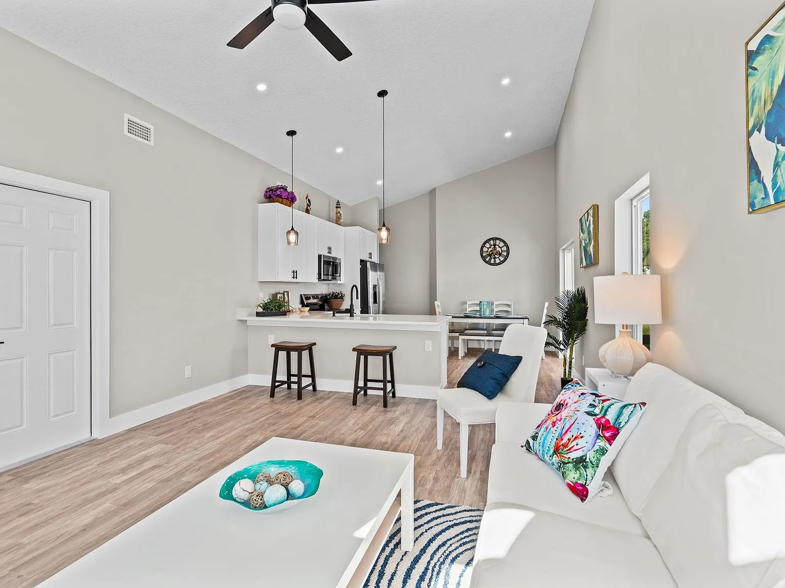 2 bed, 1182 sqft, $1,999 — Photo 4