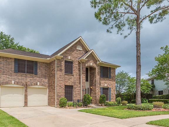 3rd image of 2112 N Mission Cir