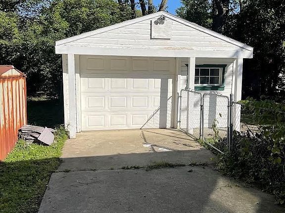 4th image of 24230 CLOVERLAWN Street