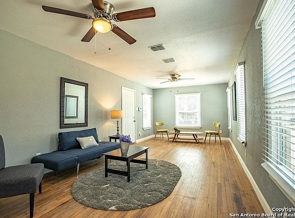 4th image of 2211 Santa Monica St