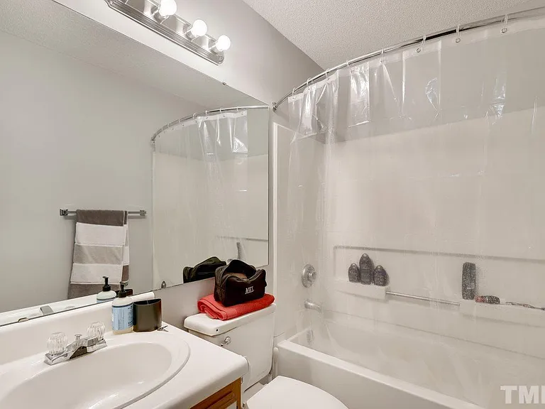 1411 Collegiate Cir #303 — Photo 5