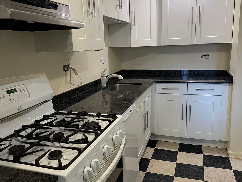 1st image of 4720 N Dover St #1