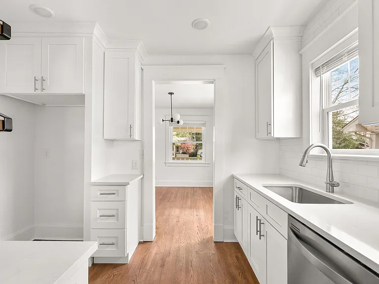 617 E Delmar St — Photo 14