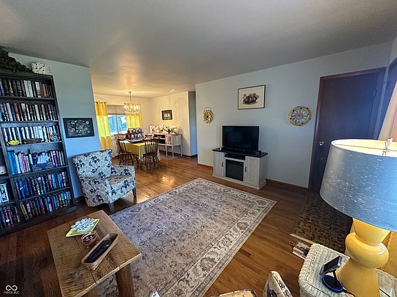 3rd image of 144 W Sycamore Ln