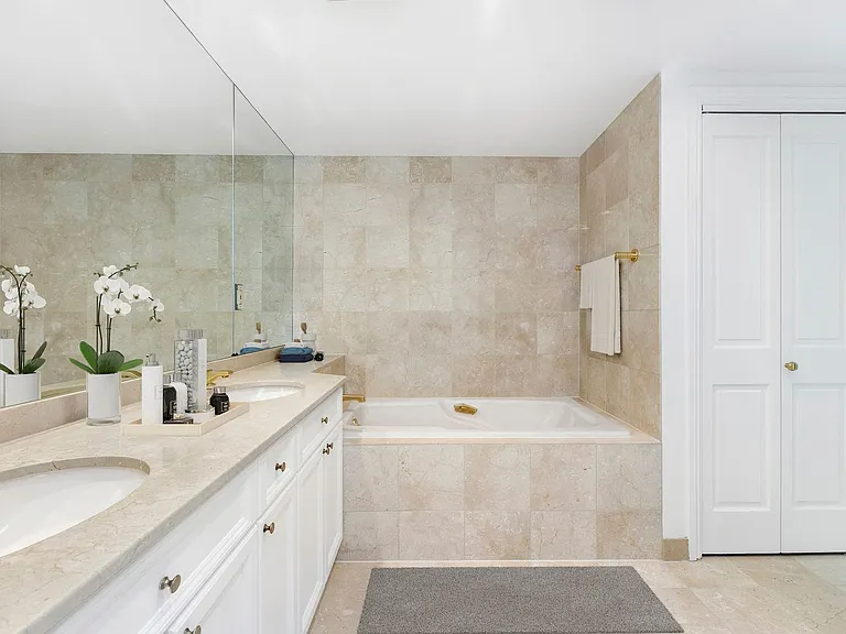 1340 Clay St #303 — Photo 9