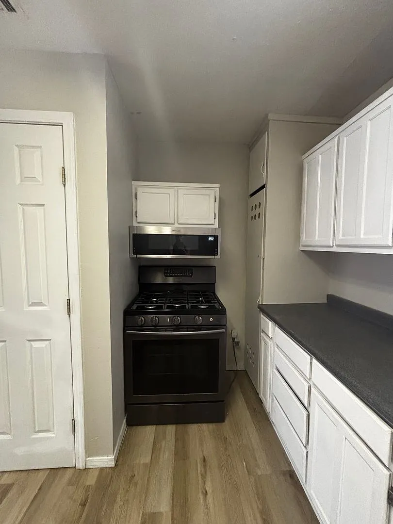 Beautifully renovated rental by TU! — Photo 4