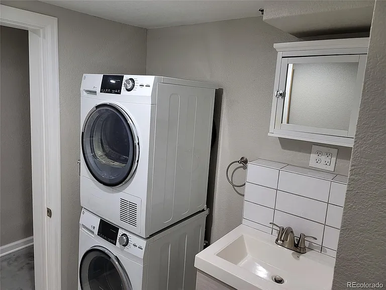 2834 Curtis St #3 — Photo 14