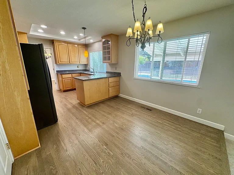 1318 Deb Ct — Photo 12